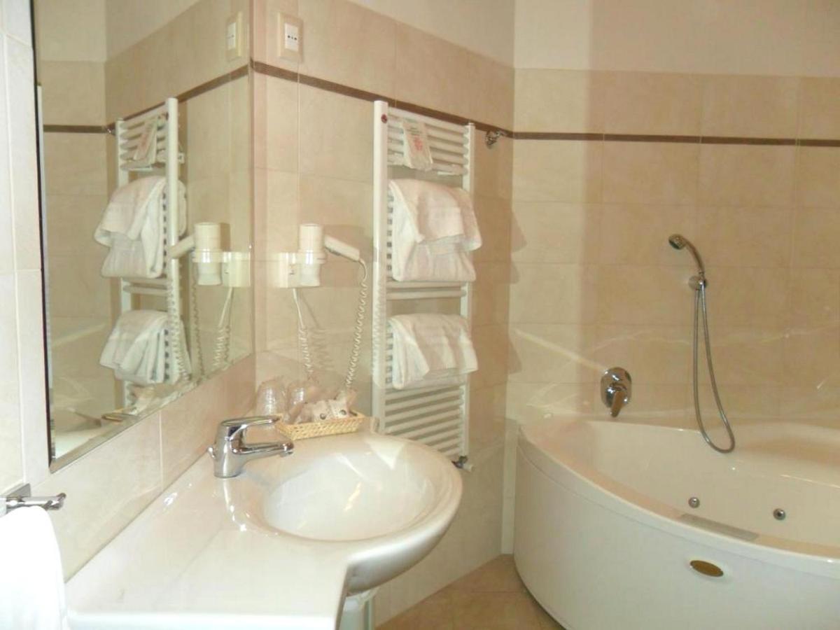 Hotel Riviera Сеґрате Екстер'єр фото