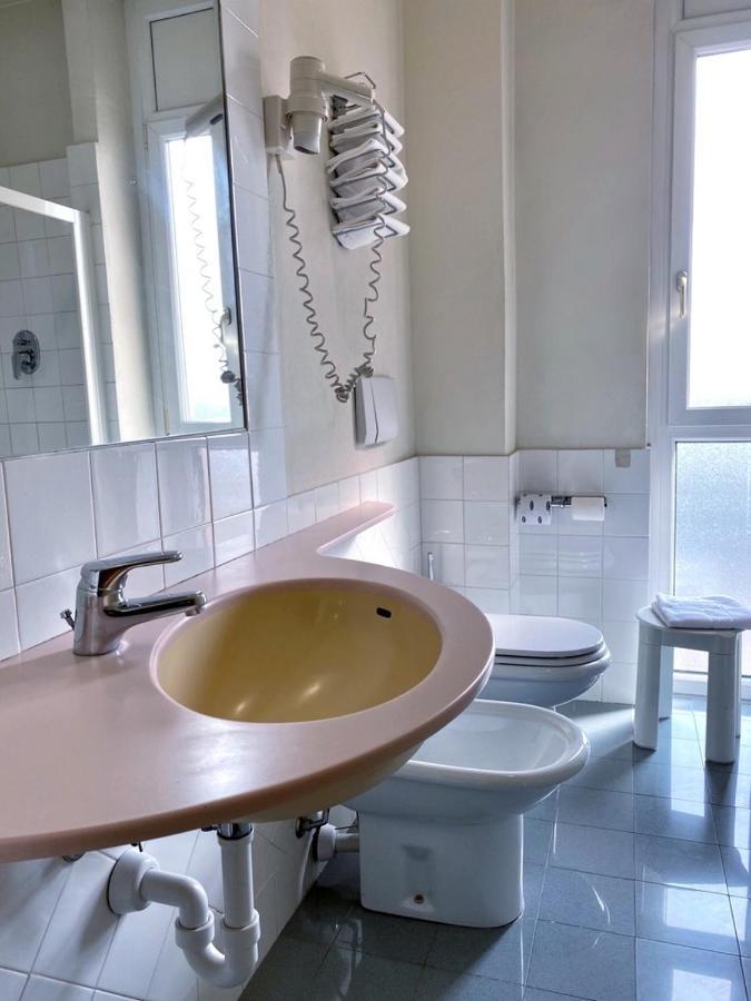 Hotel Riviera Сеґрате Екстер'єр фото