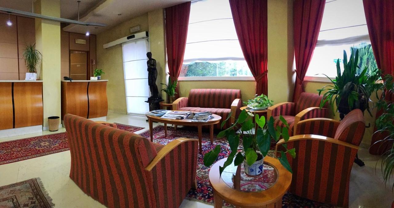 Hotel Riviera Сеґрате Екстер'єр фото