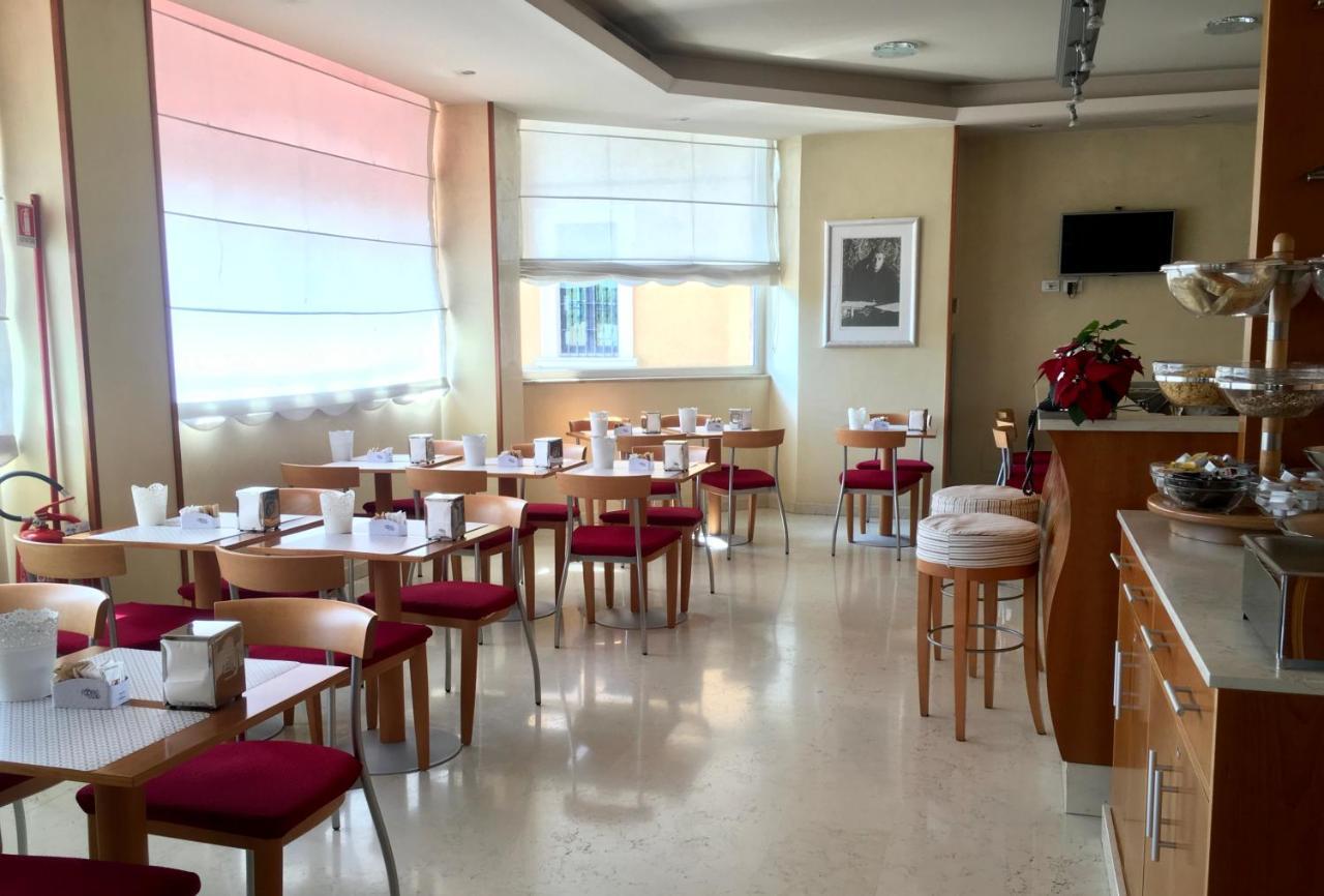 Hotel Riviera Сеґрате Екстер'єр фото