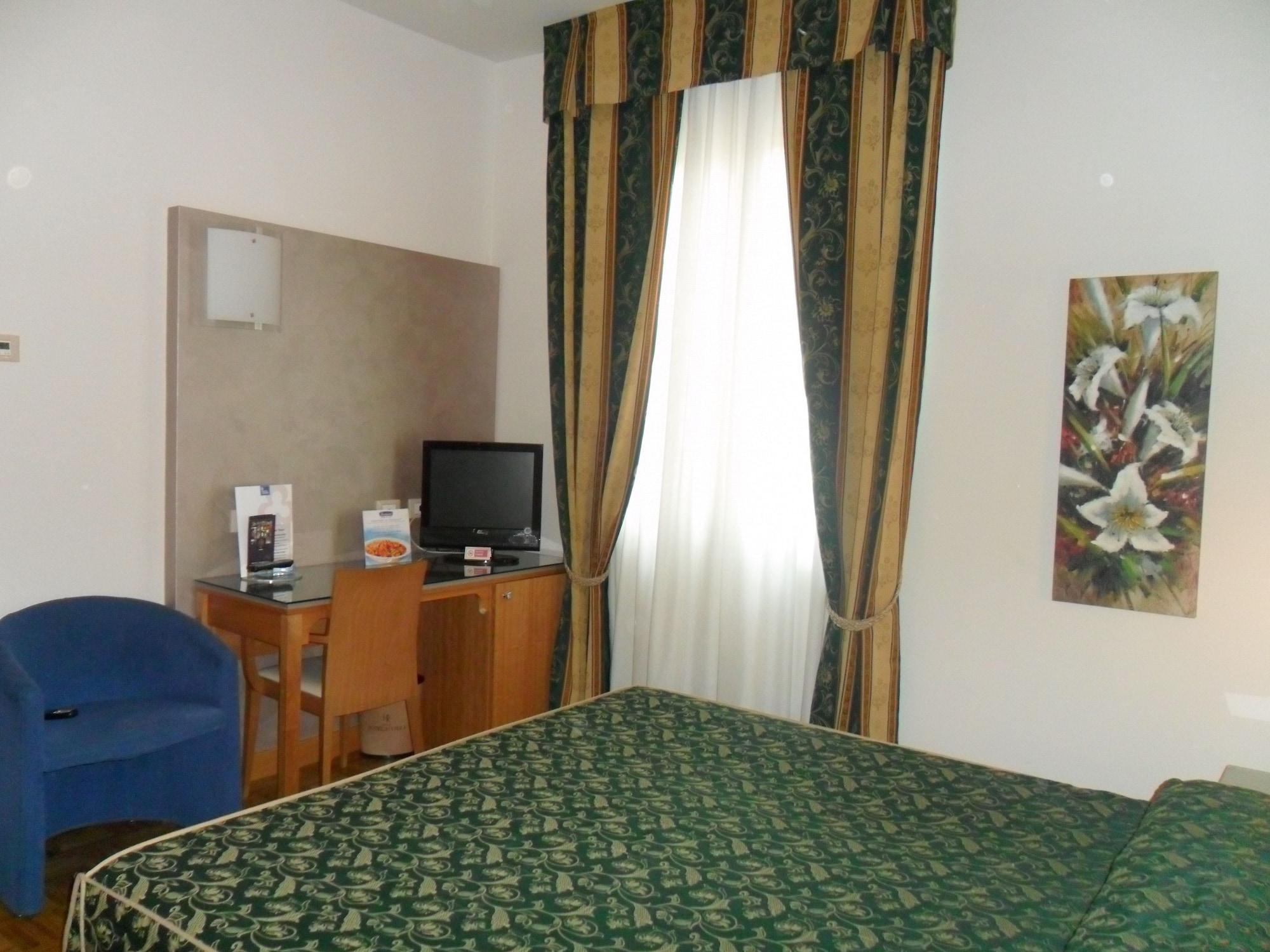 Hotel Riviera Сеґрате Екстер'єр фото