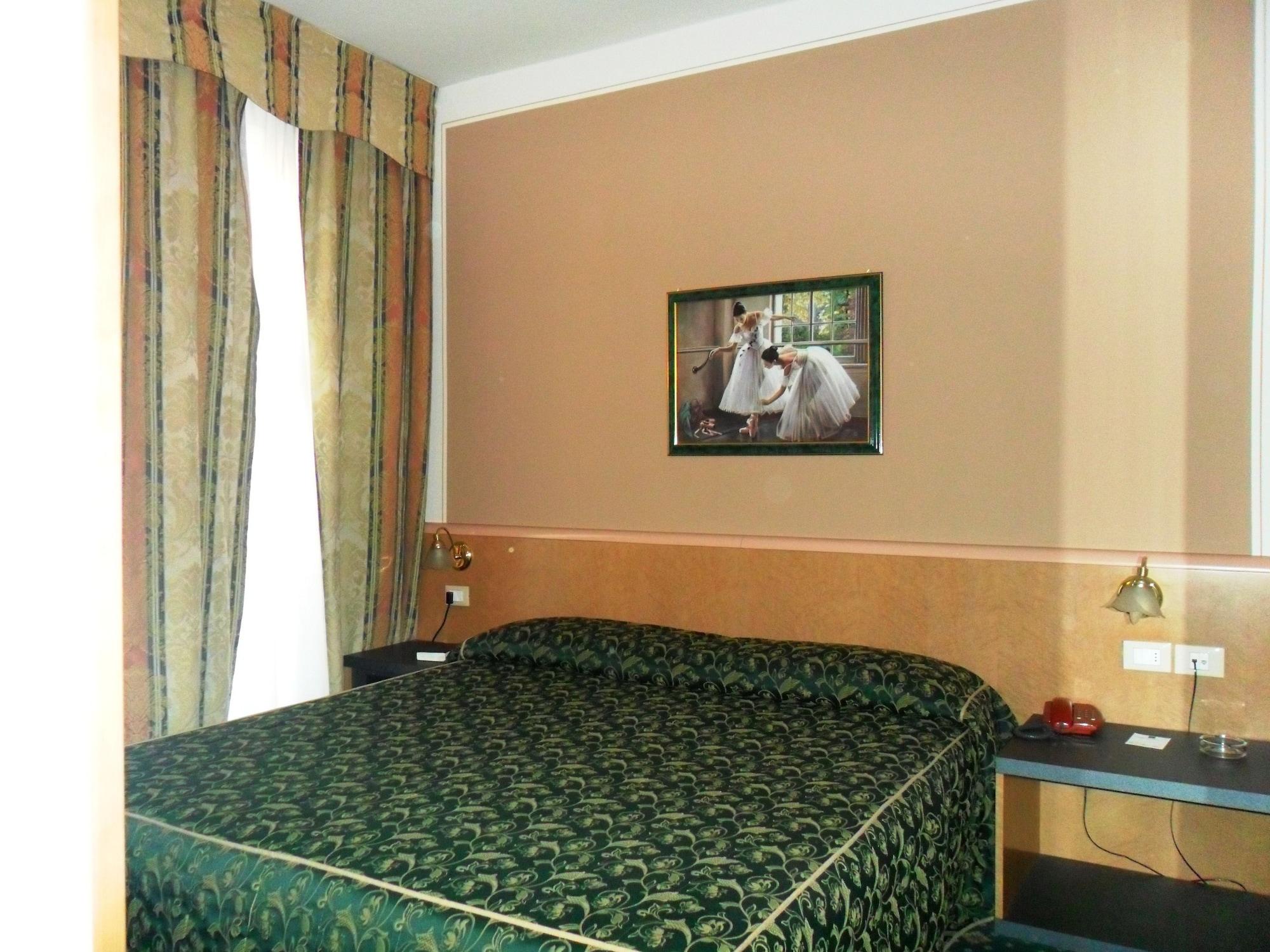 Hotel Riviera Сеґрате Екстер'єр фото