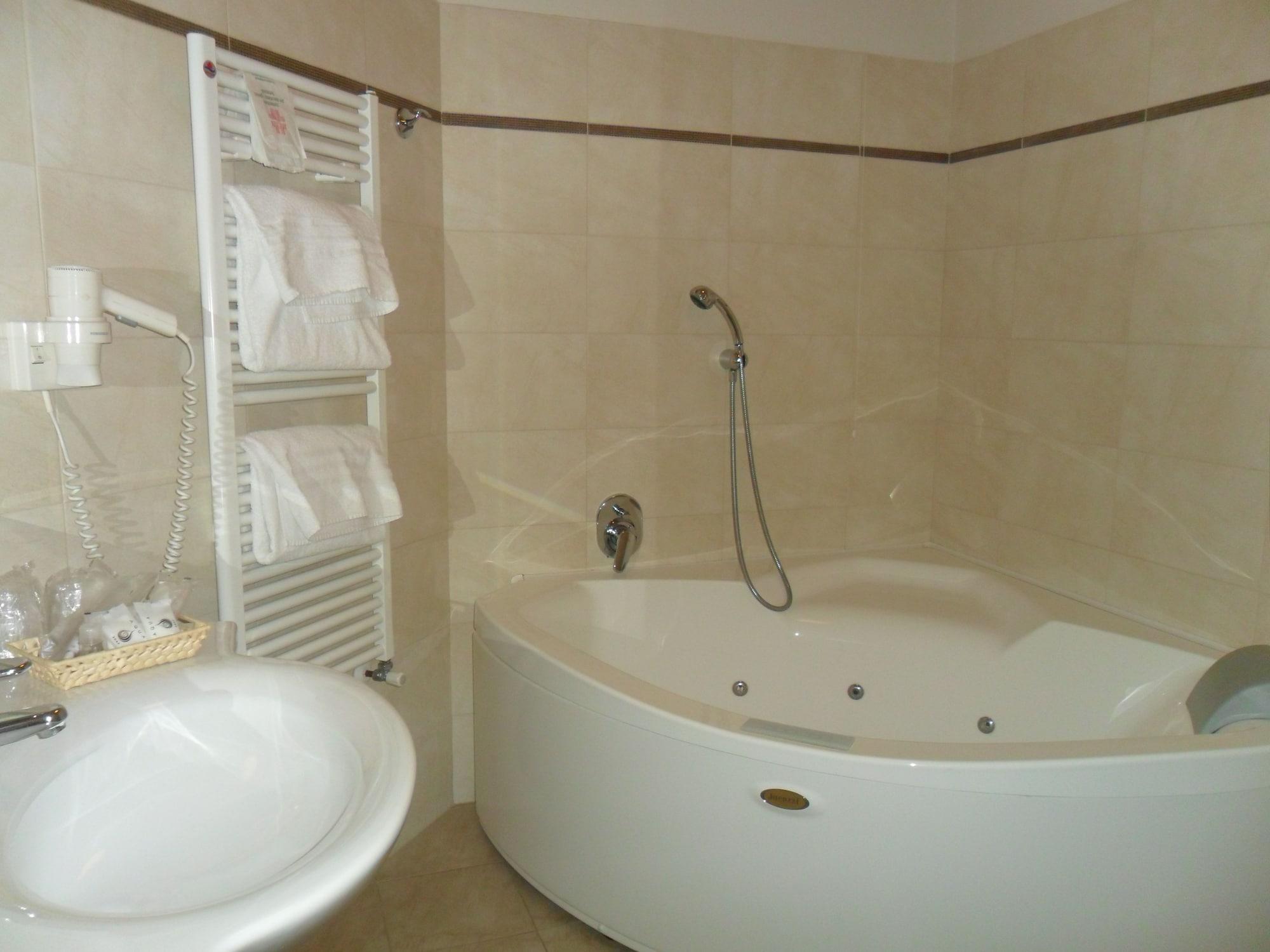 Hotel Riviera Сеґрате Екстер'єр фото