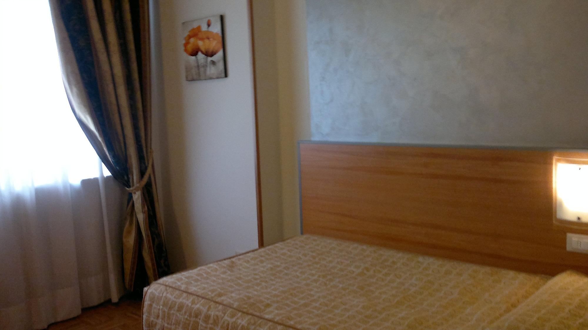 Hotel Riviera Сеґрате Екстер'єр фото