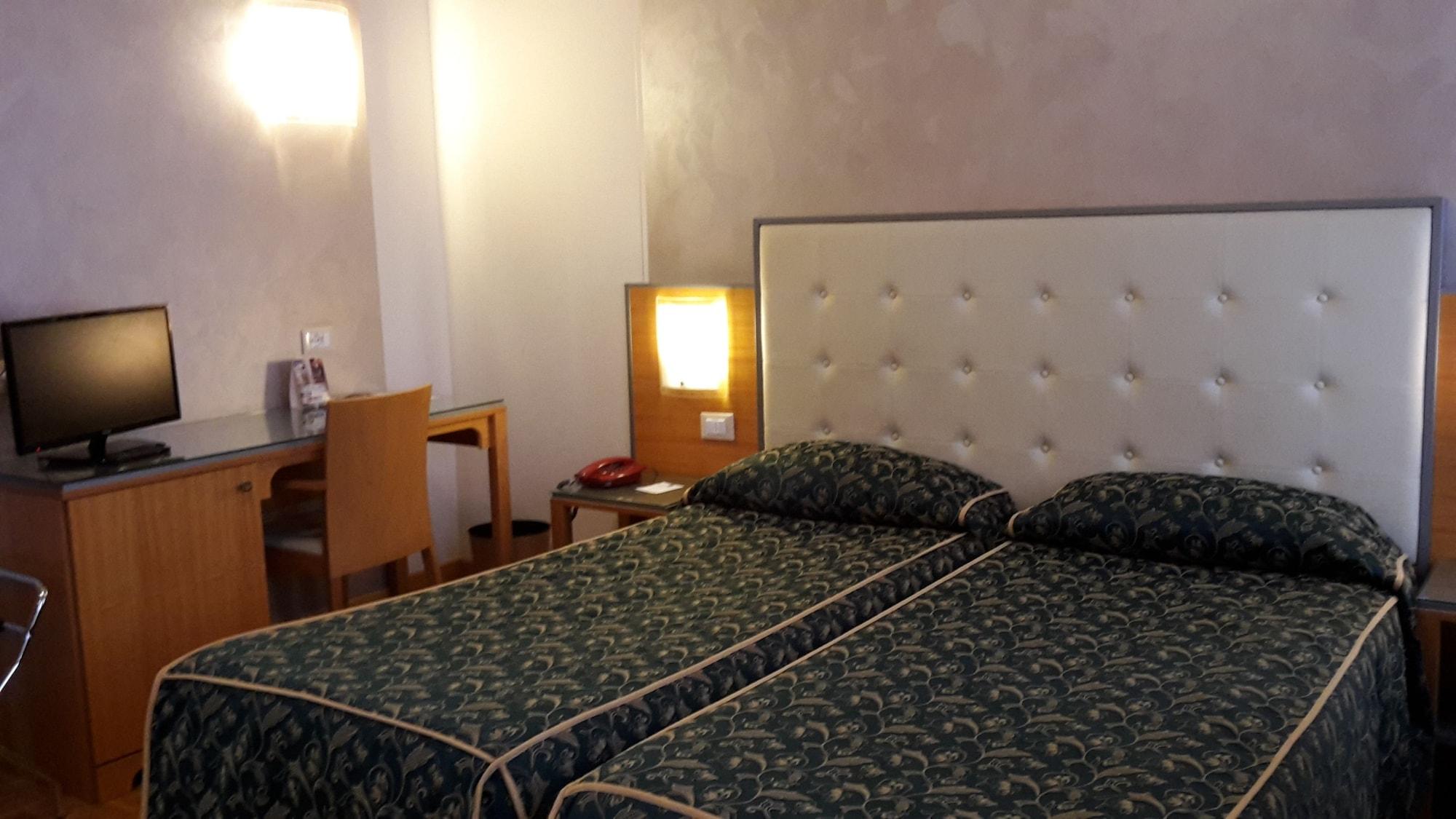 Hotel Riviera Сеґрате Екстер'єр фото