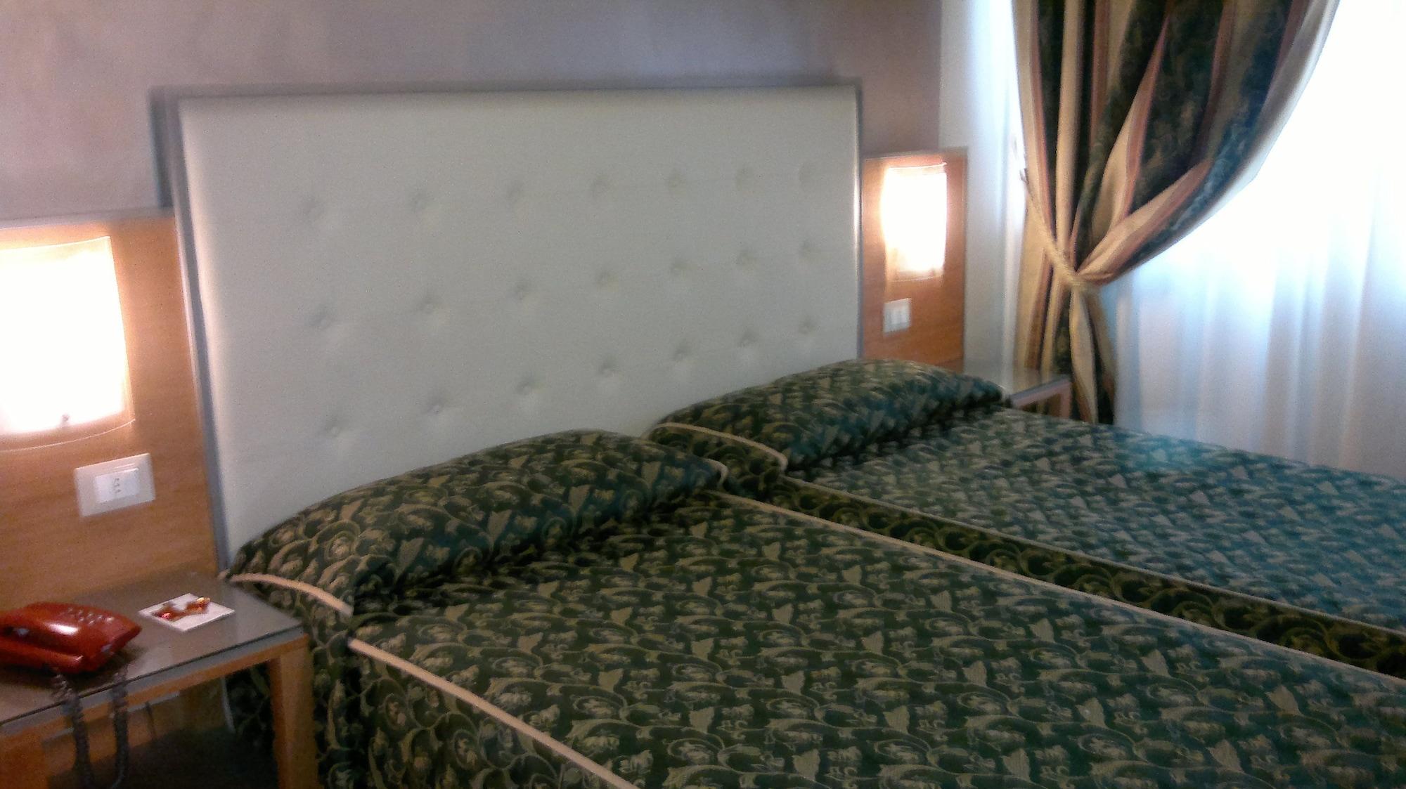 Hotel Riviera Сеґрате Екстер'єр фото