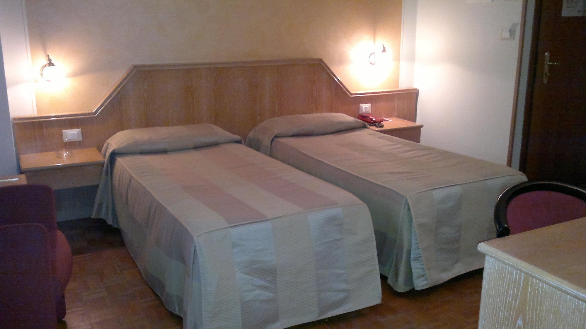 Hotel Riviera Сеґрате Екстер'єр фото
