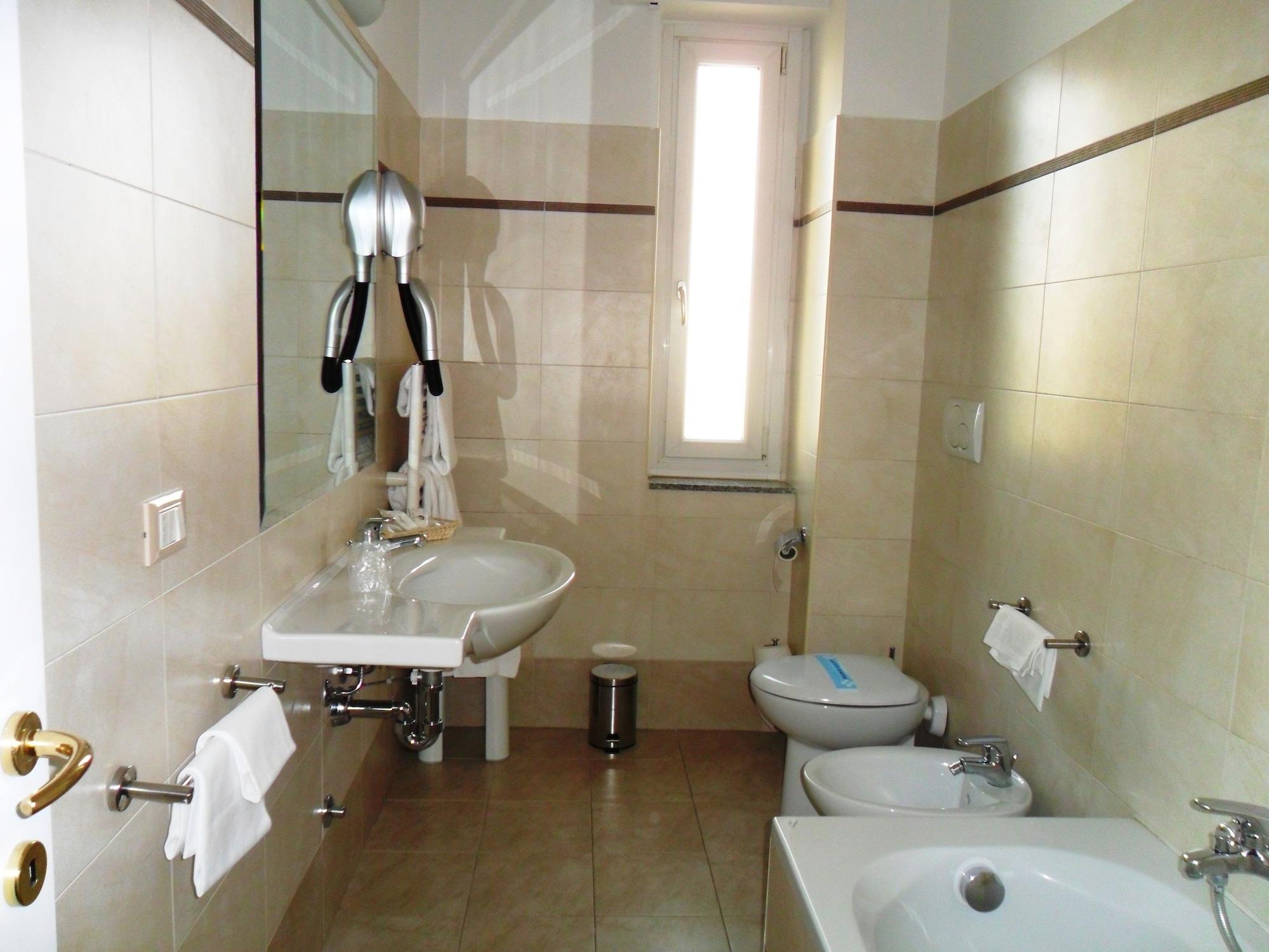 Hotel Riviera Сеґрате Екстер'єр фото