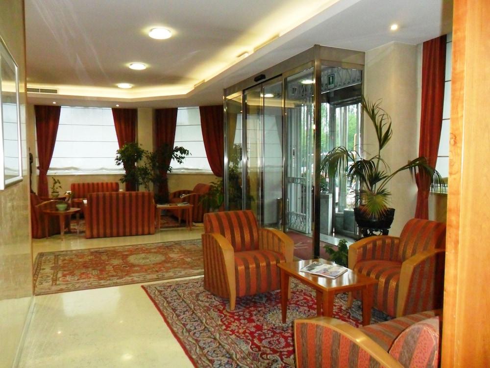 Hotel Riviera Сеґрате Екстер'єр фото