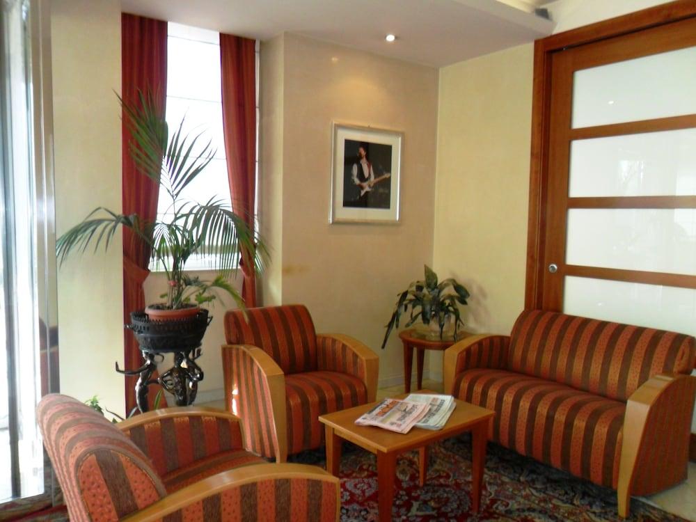Hotel Riviera Сеґрате Екстер'єр фото