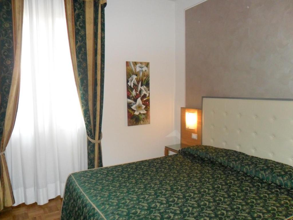 Hotel Riviera Сеґрате Номер фото