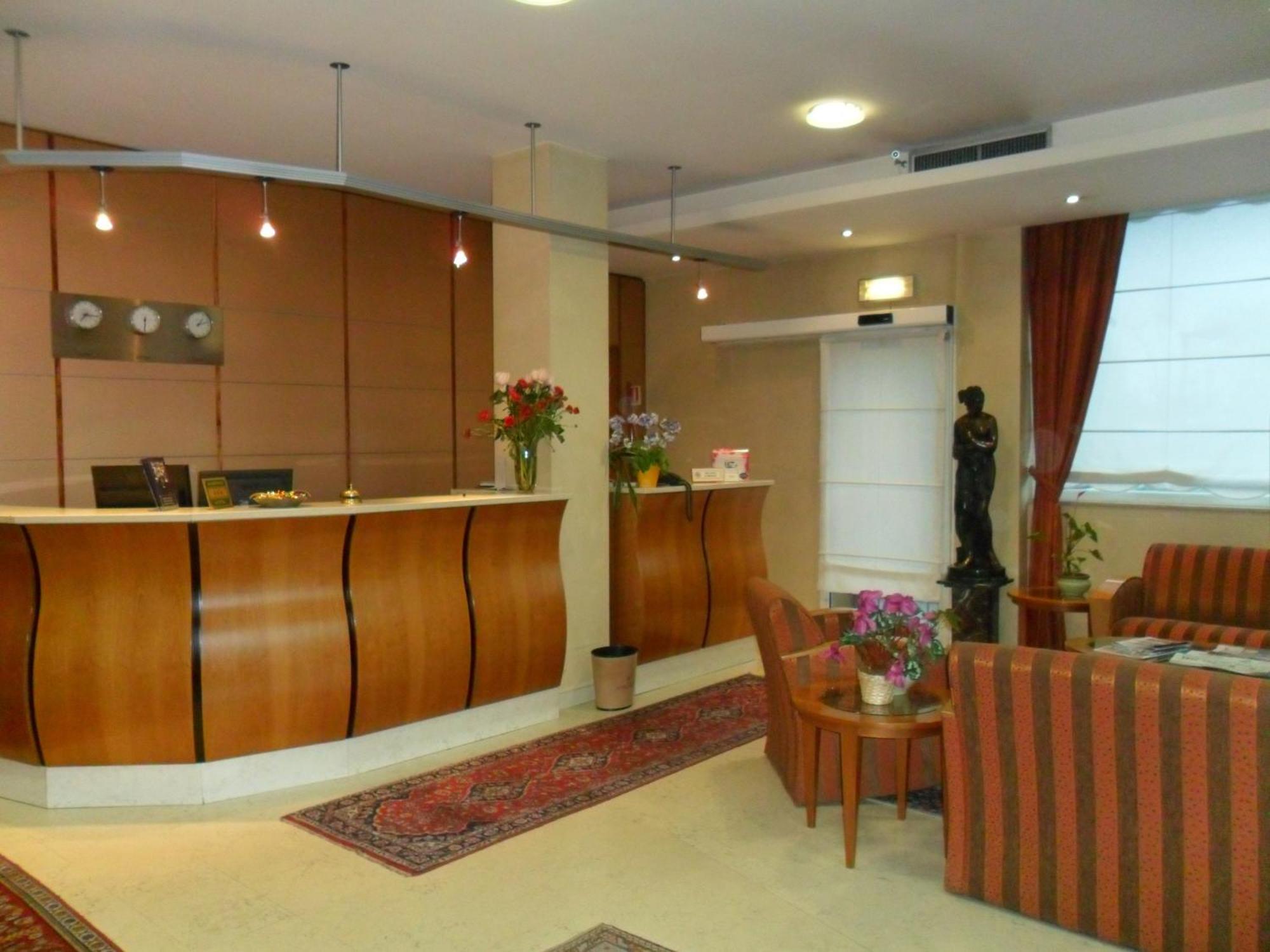Hotel Riviera Сеґрате Екстер'єр фото