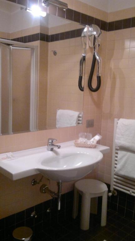Hotel Riviera Сеґрате Номер фото